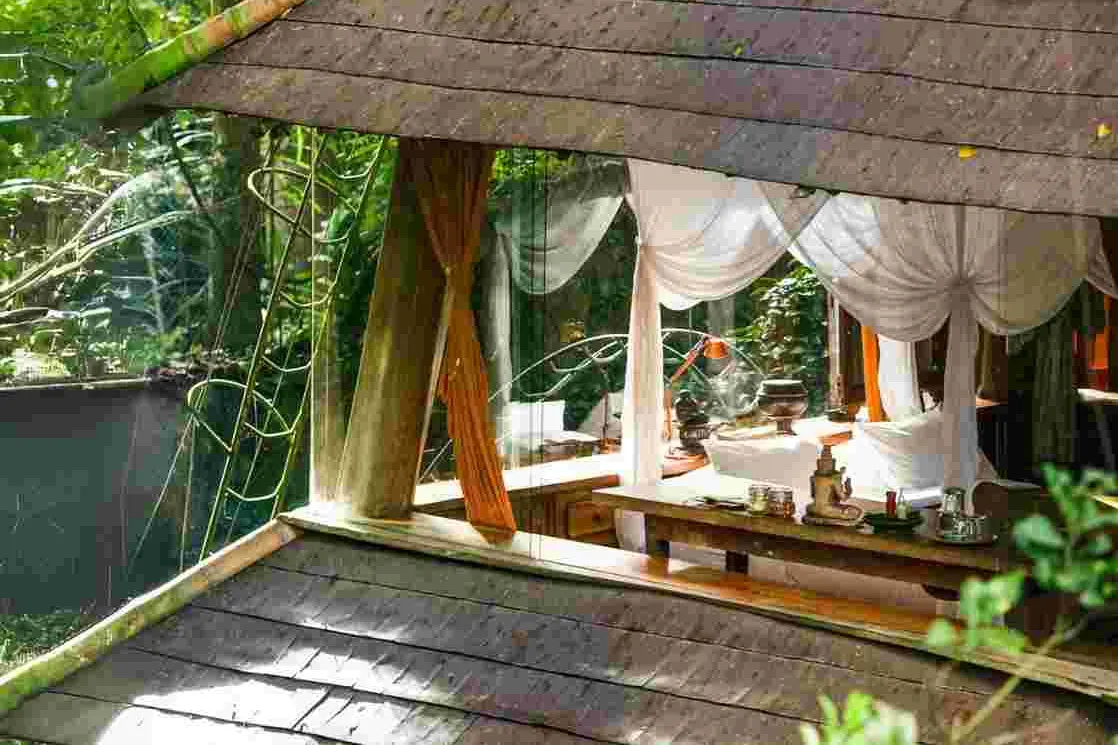 The canopy bed in Pagoda House