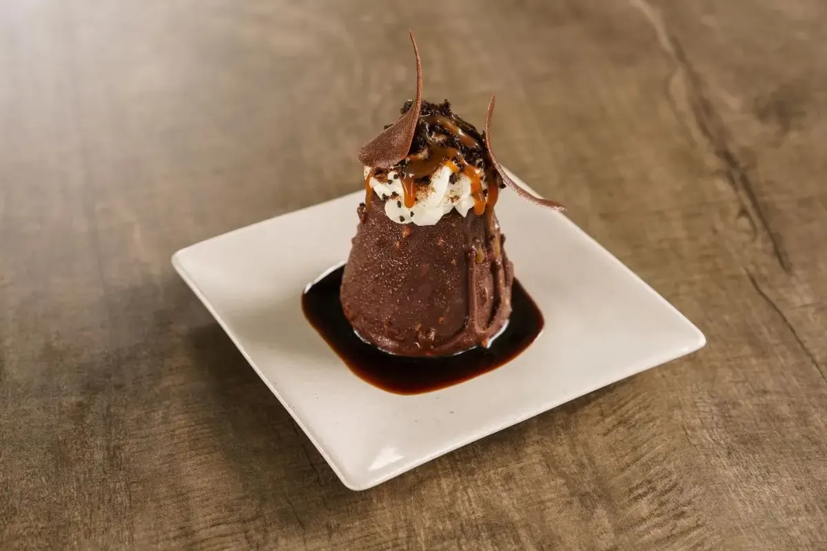 The tiramisu rocher on its plate