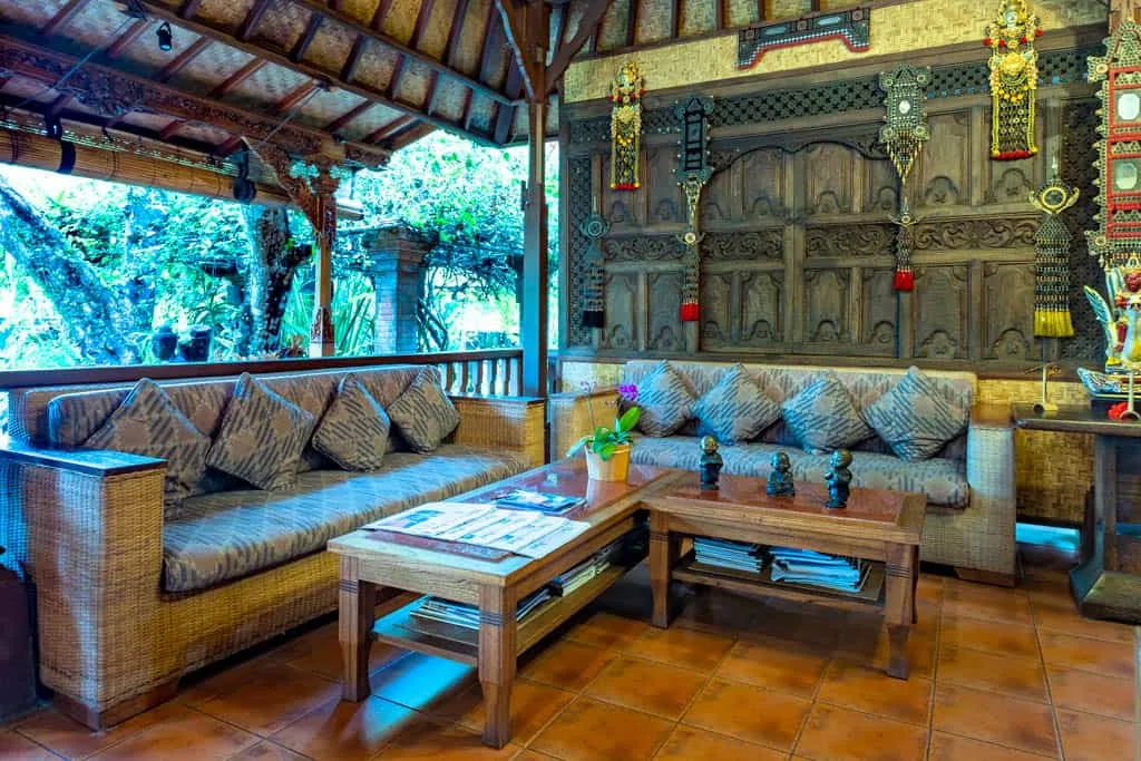 The lobby lounge