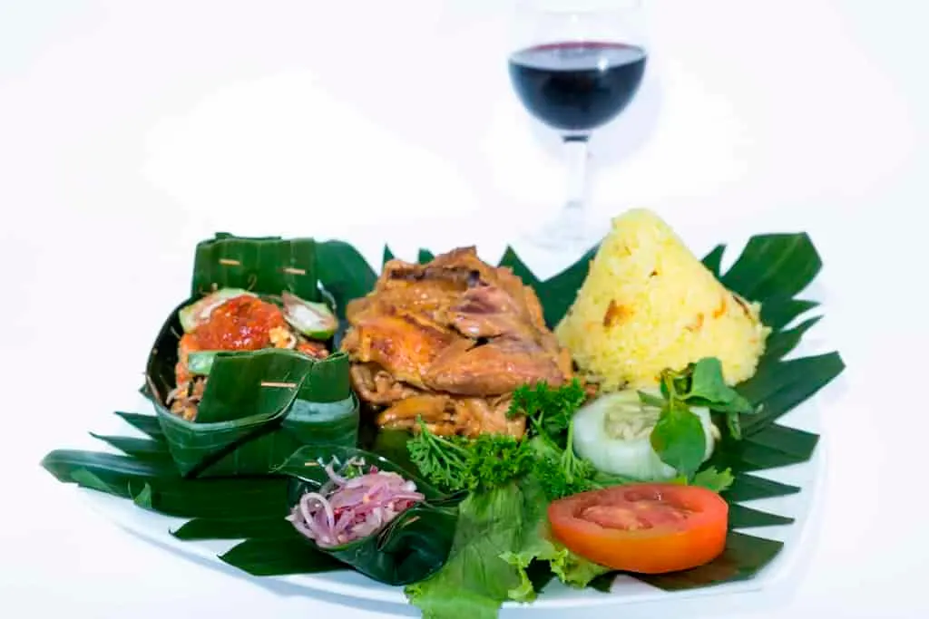 Tutu ayam served on a banana leaf