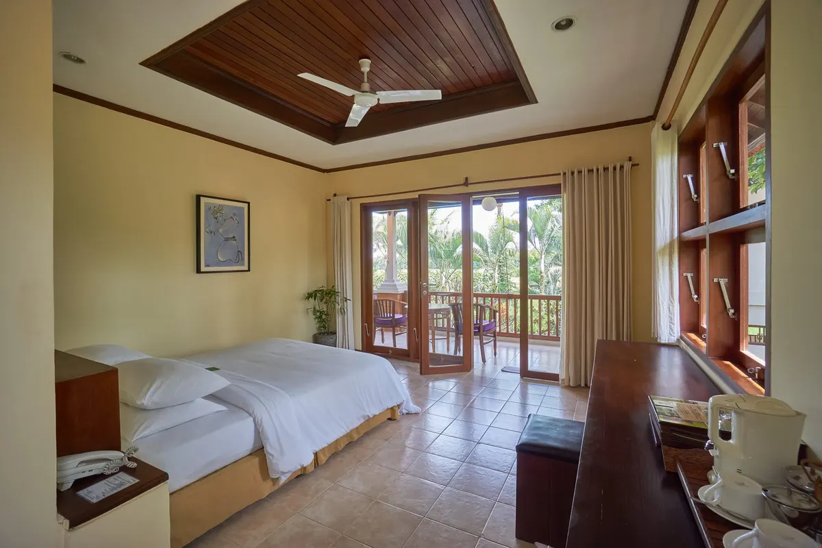A Superior room and its double bed