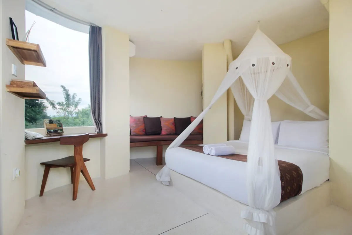 The Tower Room, a canopy bed under the windows